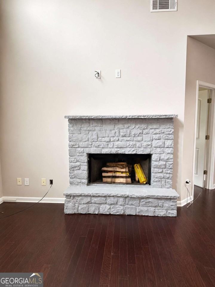 237 Franklin St - Photo 6 of 22