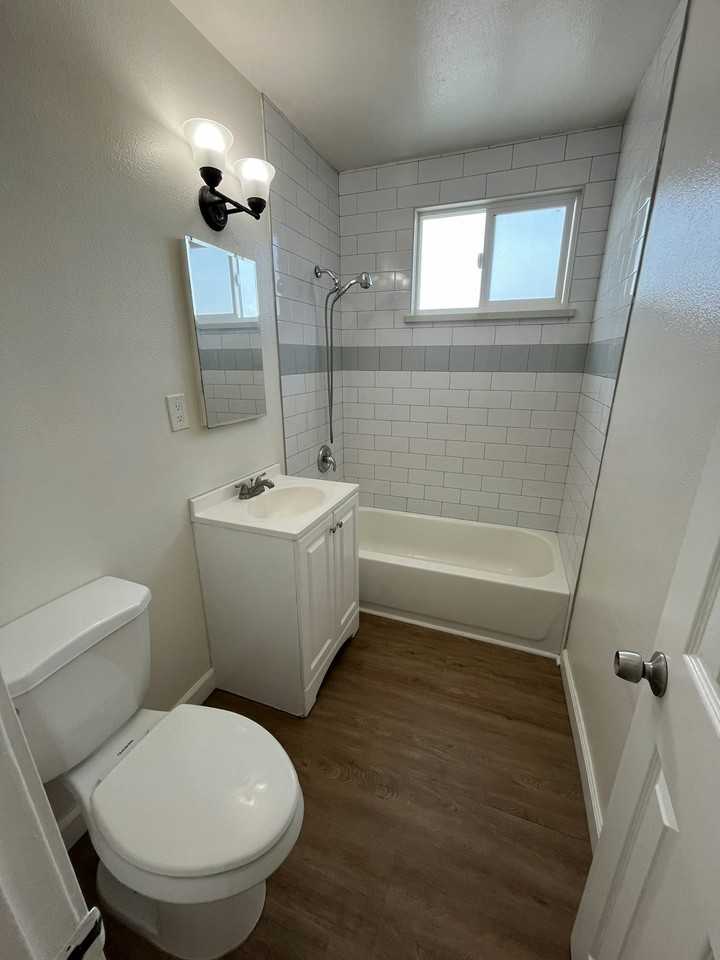 1044 Wallgreen Street - Photo 2 of 20
