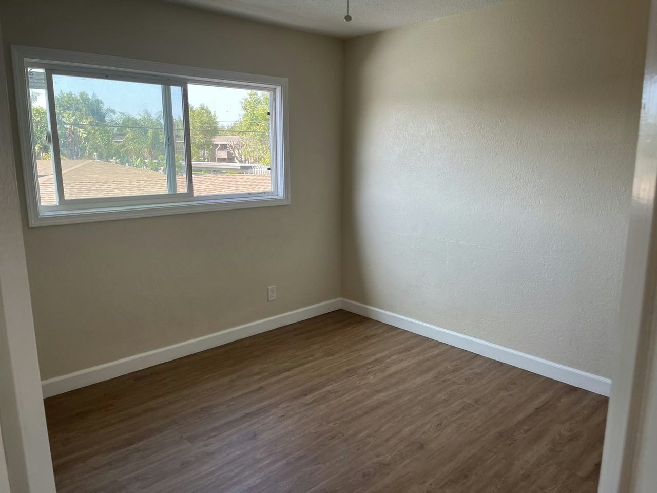 1044 Wallgreen Street - Photo 3 of 20