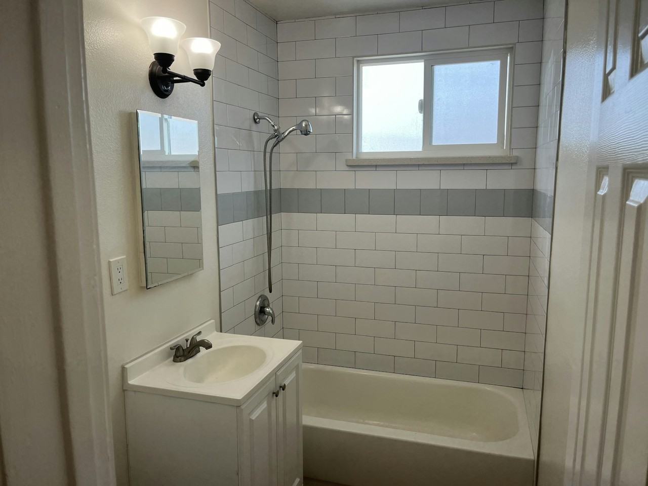 1044 Wallgreen Street - Photo 4 of 20