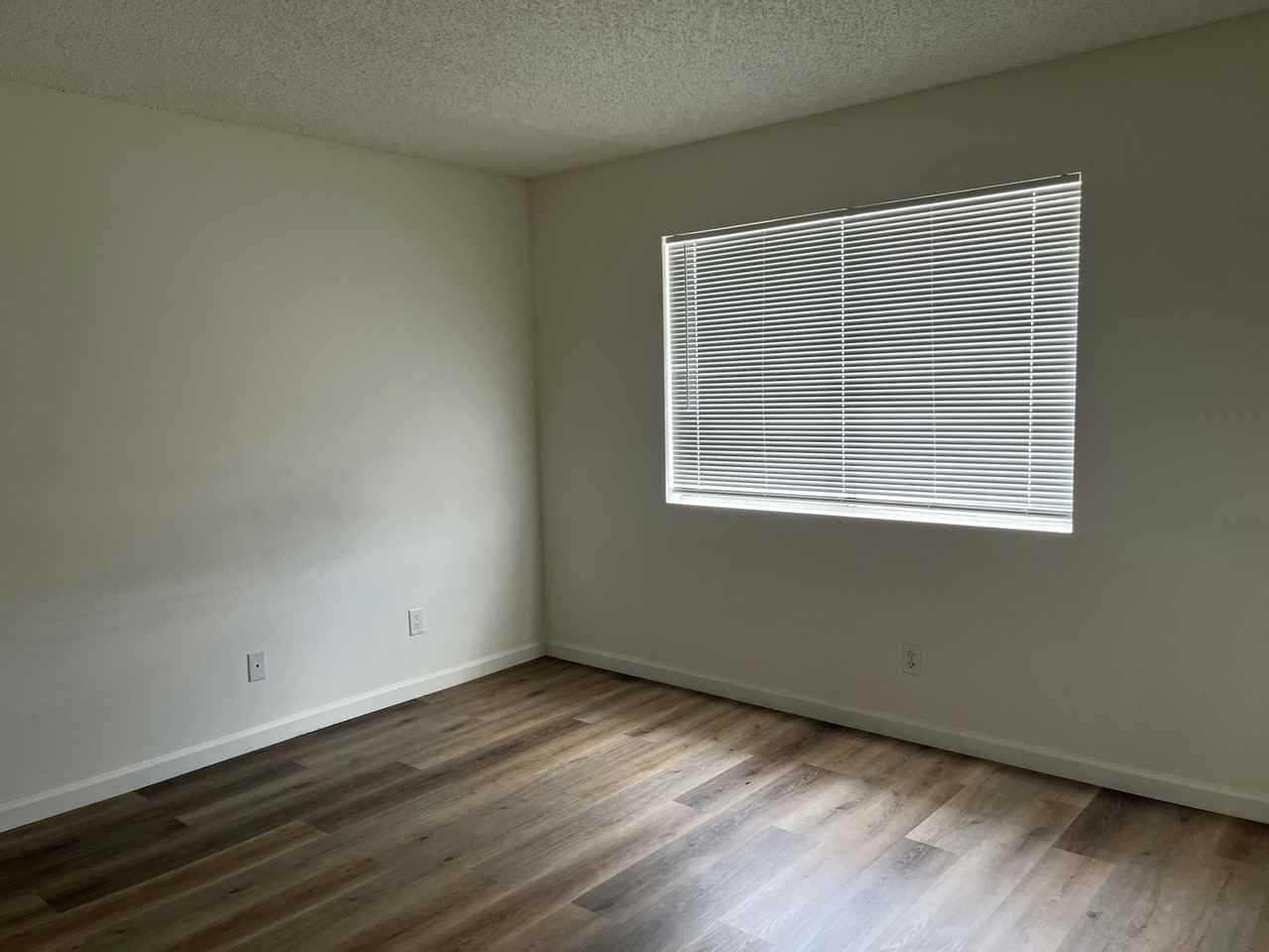 1044 Wallgreen Street - Photo 6 of 20