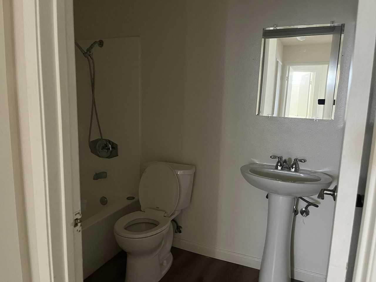 1044 Wallgreen Street - Photo 7 of 20