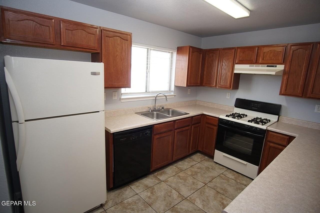 3400 Blue Earth Ln #D - Photo 6 of 13