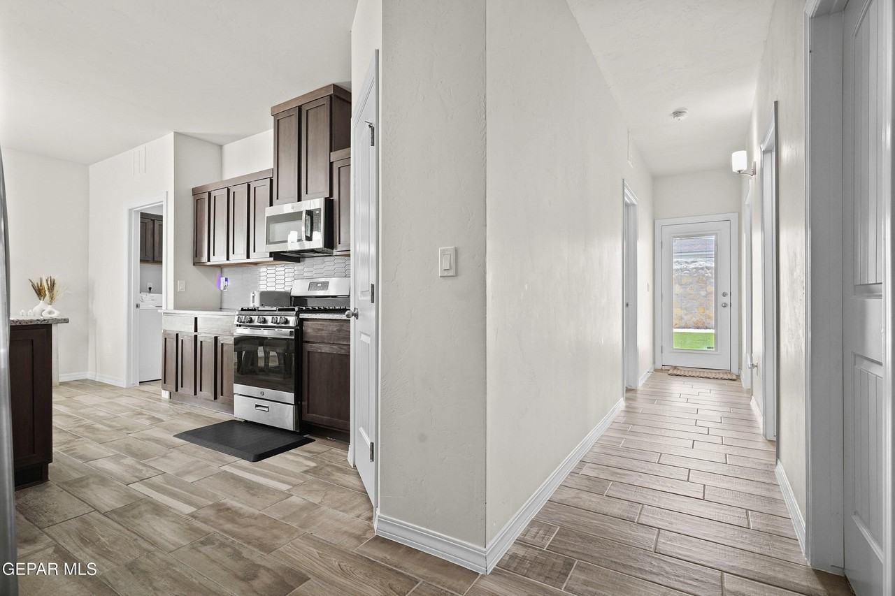 5064 Andrew Jorel Dr - Photo 5 of 30