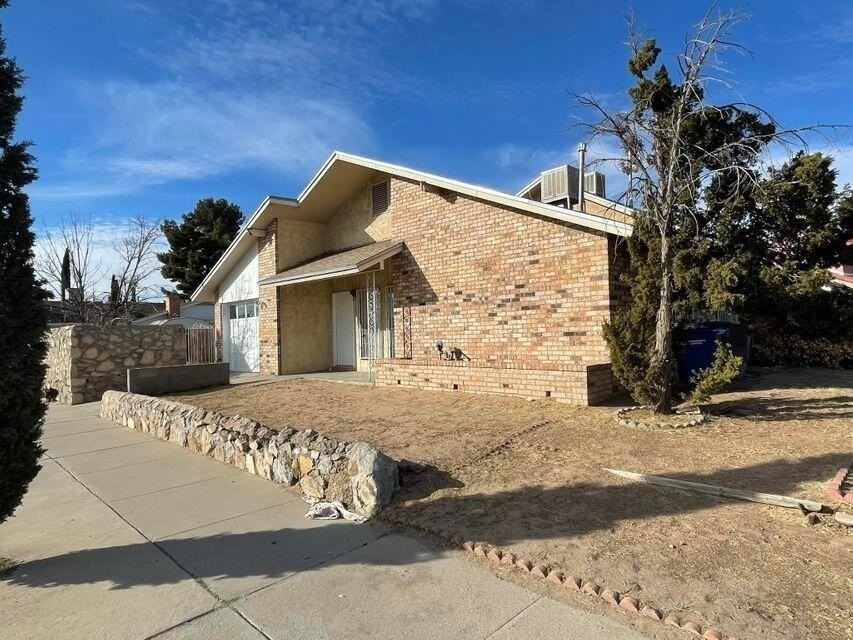 1901 Lee Elder Dr - Photo 2 of 17