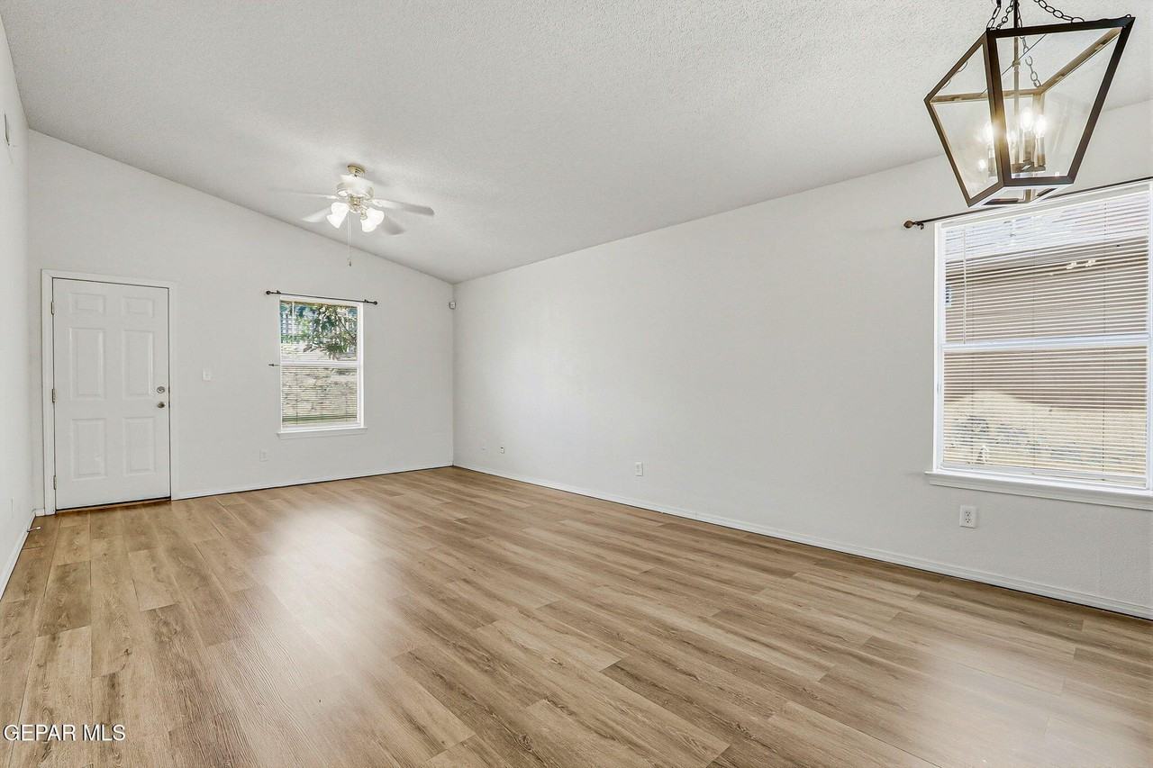 7261 Sachet Cliff Dr - Photo 4 of 27