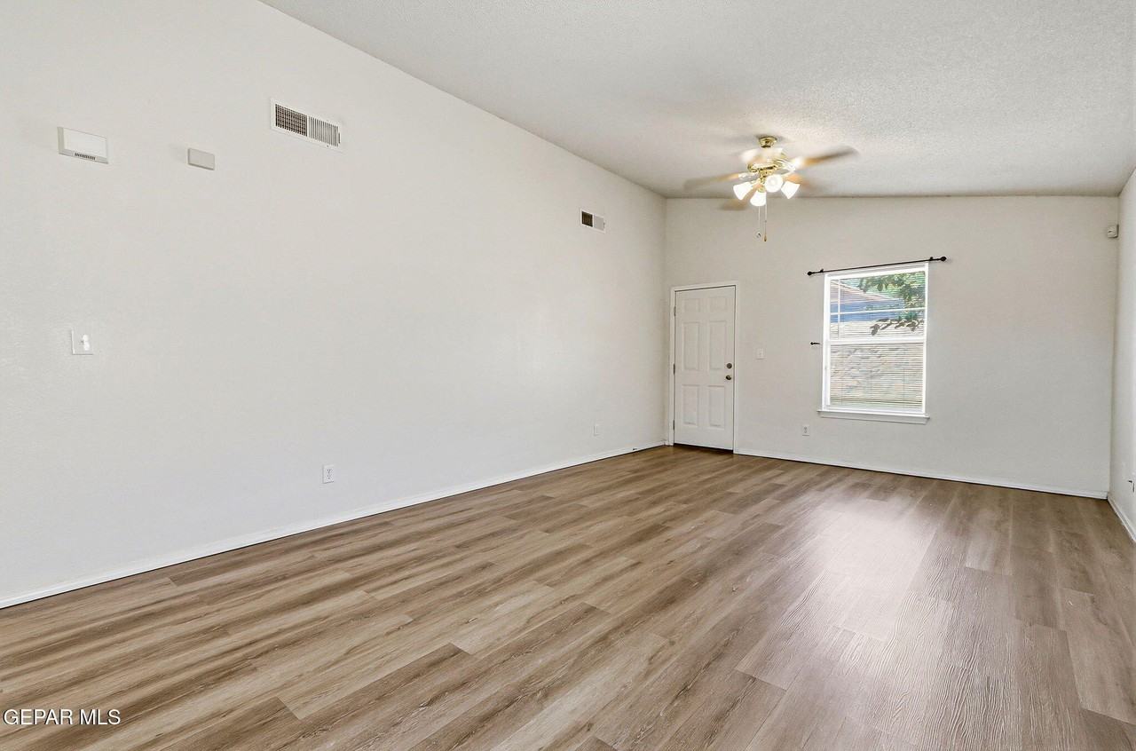 7261 Sachet Cliff Dr - Photo 5 of 27