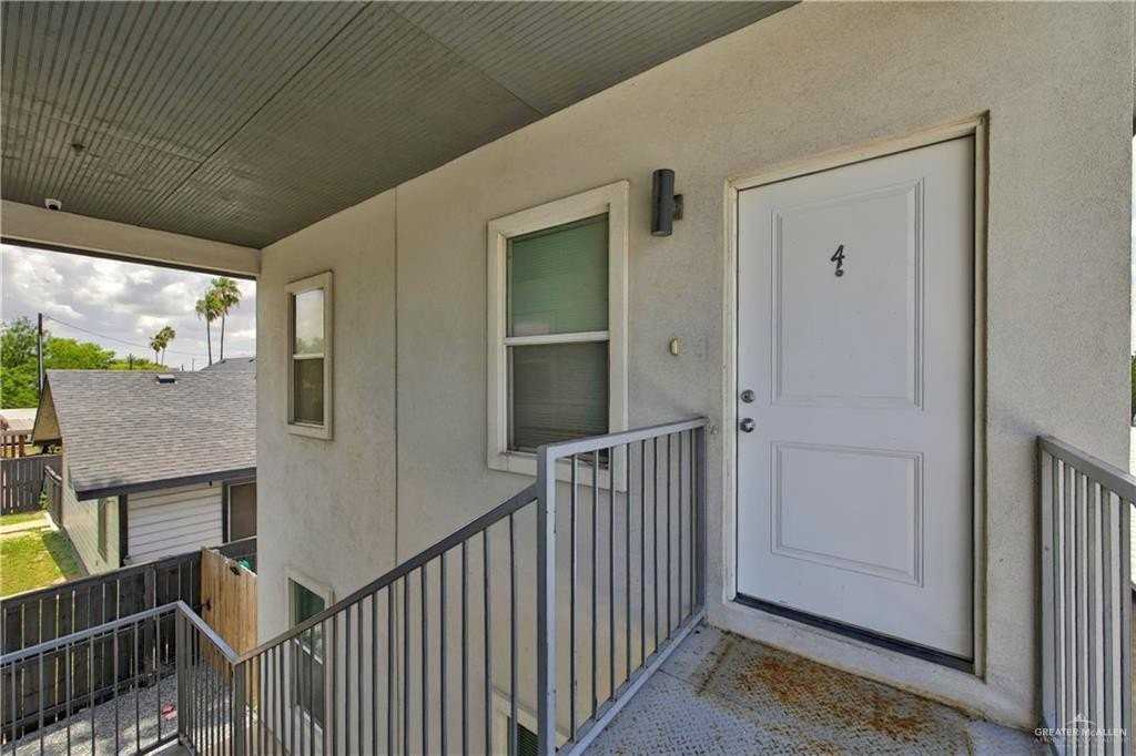 1207 W Kennedy St #4 - Photo 3 of 16