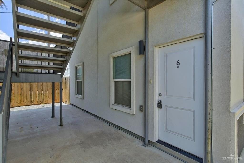 1207 W Kennedy St #6 - Photo 3 of 16