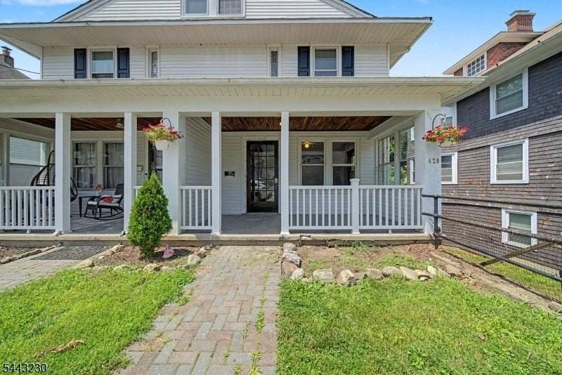 420 Hill St - Photo 2 of 20