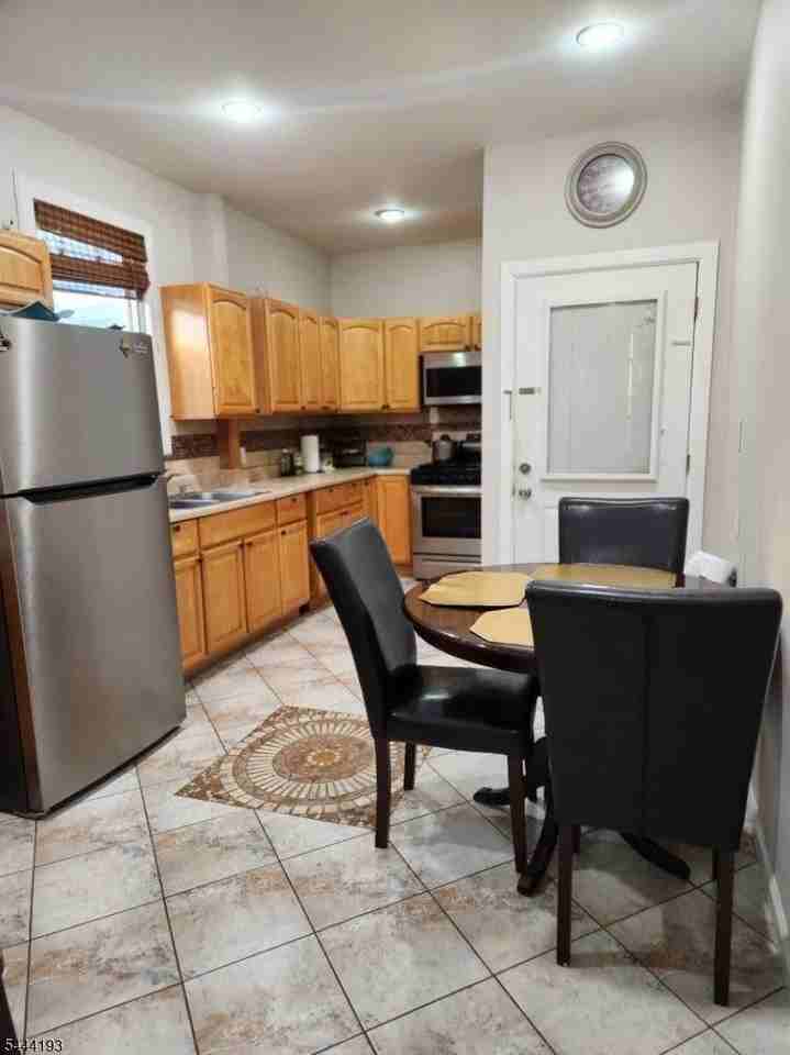342 Rosehill Pl - Photo 4 of 7