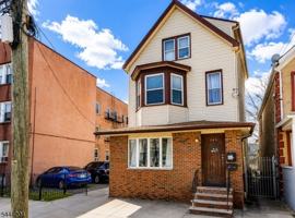 featured image of 138 E Jersey St #1