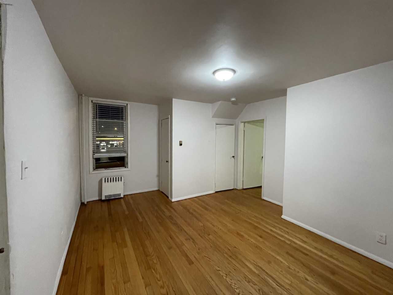 861 7th St - Photo 3 of 6