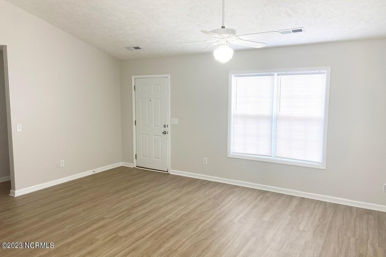 2721 Ashby Dr - Photo 2 of 9