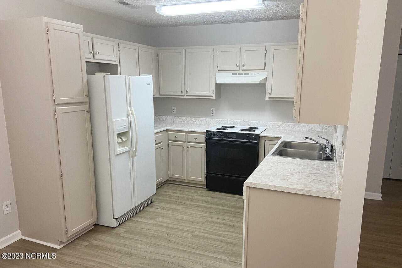 2721 Ashby Dr - Photo 3 of 9