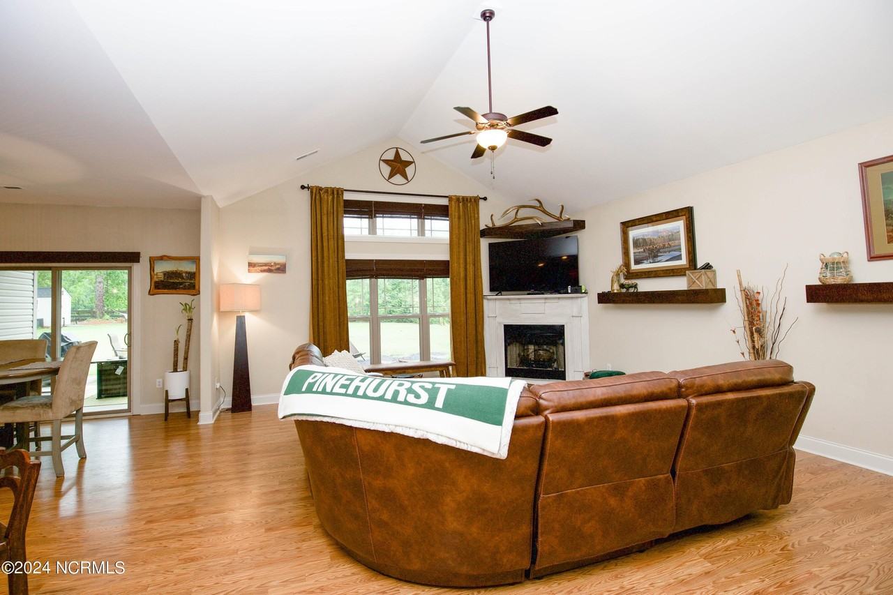 237 Rothbury Dr - Photo 4 of 50