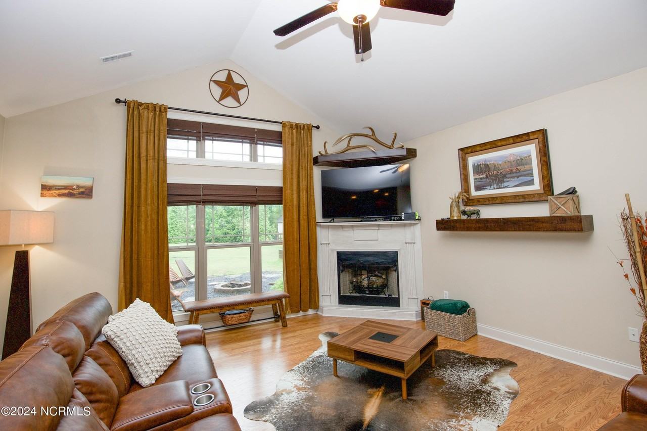 237 Rothbury Dr - Photo 5 of 50