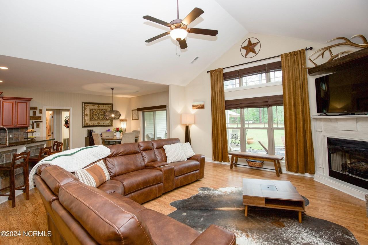 237 Rothbury Dr - Photo 6 of 50