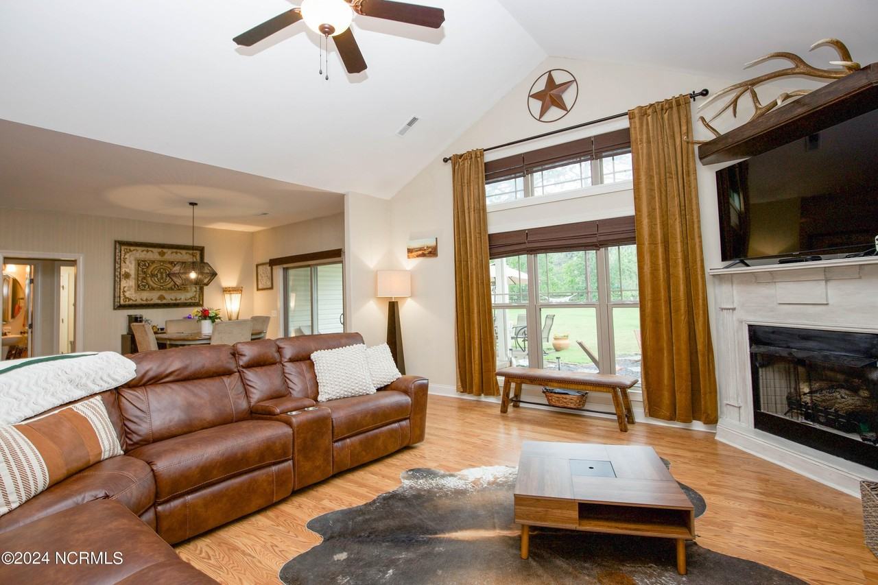 237 Rothbury Dr - Photo 7 of 50