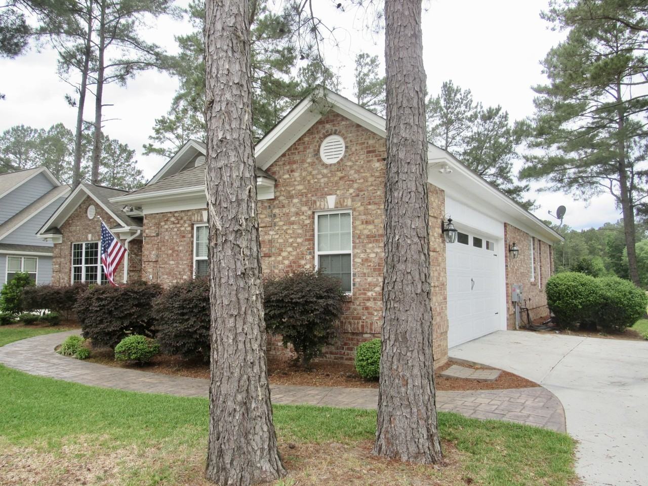 1271 Greenbriar Dr - Photo 3 of 25