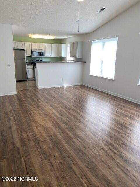 1601 Willoughby Park Ct #5 - Photo 3 of 15