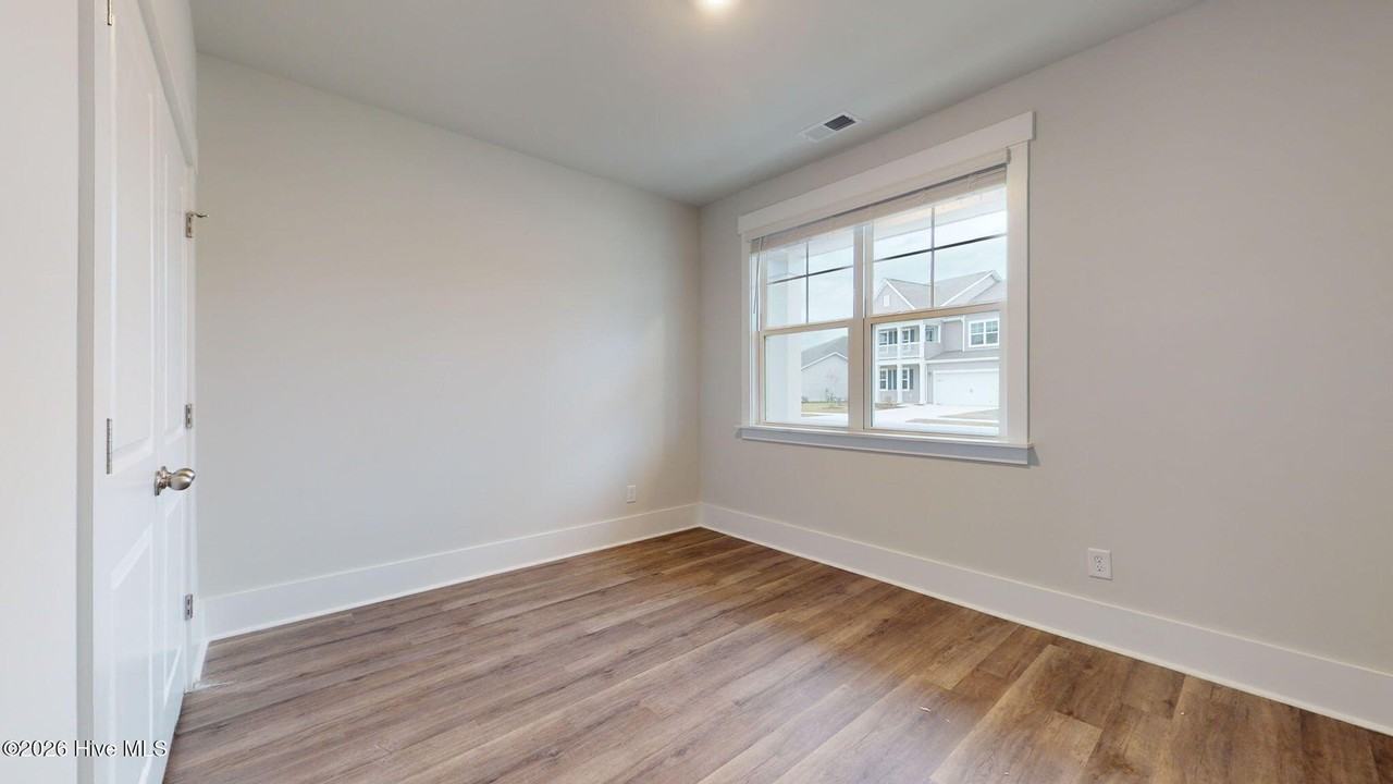 510 Edgewater Way - Photo 5 of 24