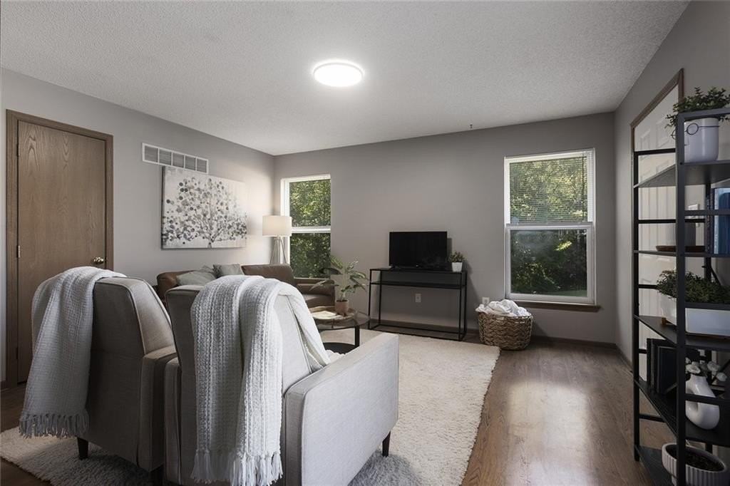 2902 Nw Mill Pl - Photo 3 of 12