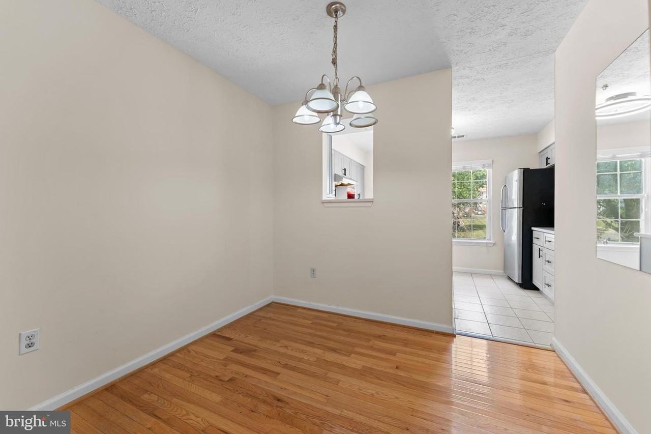 11417 Honeysuckle Ct - Photo 6 of 21