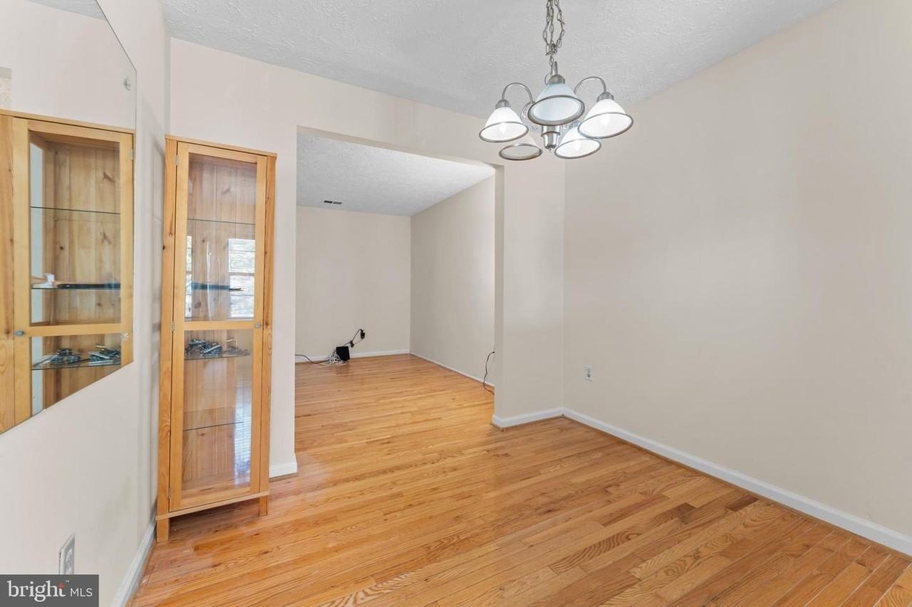 11417 Honeysuckle Ct - Photo 7 of 21