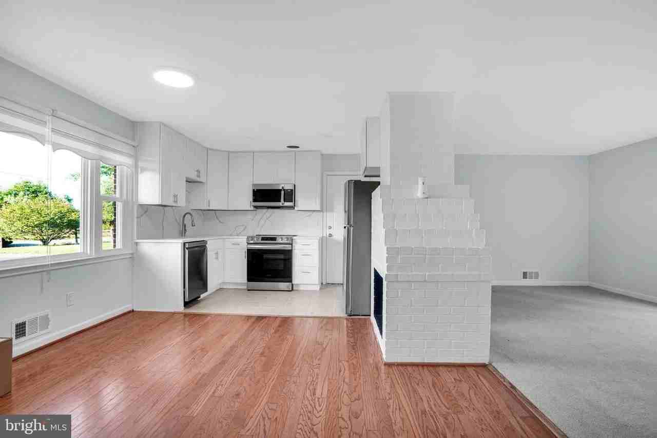 13209 Thornton Dr - Photo 3 of 30