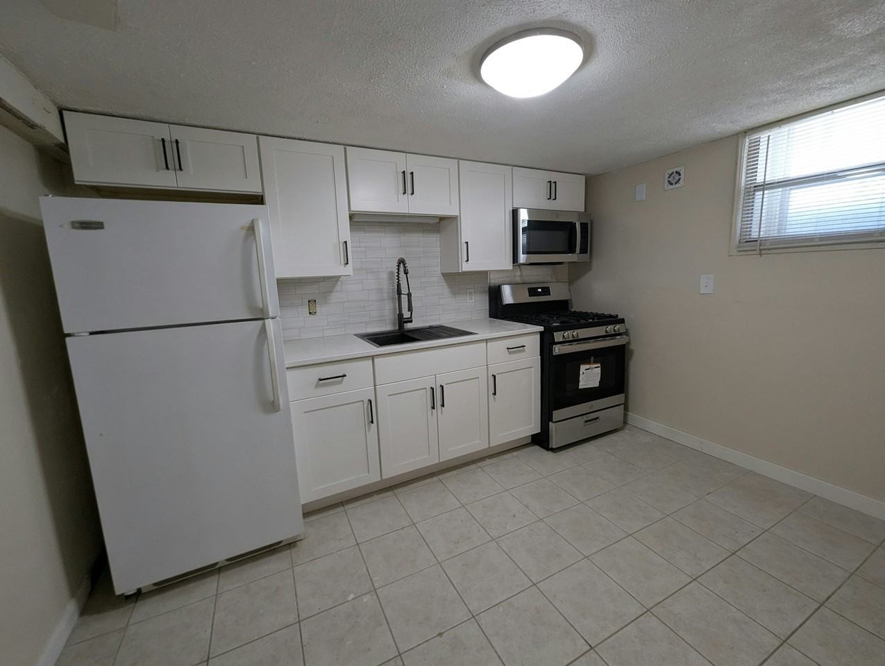 121 N 36th St, Unit 3 - Photo 2 of 8