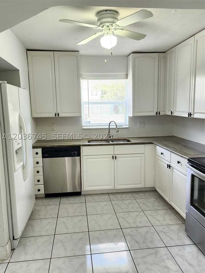 7966 Sw 7th Ct - Photo 3 of 36