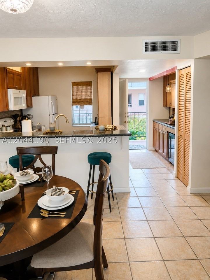 2821 Somerset Dr #312 - Photo 2 of 11