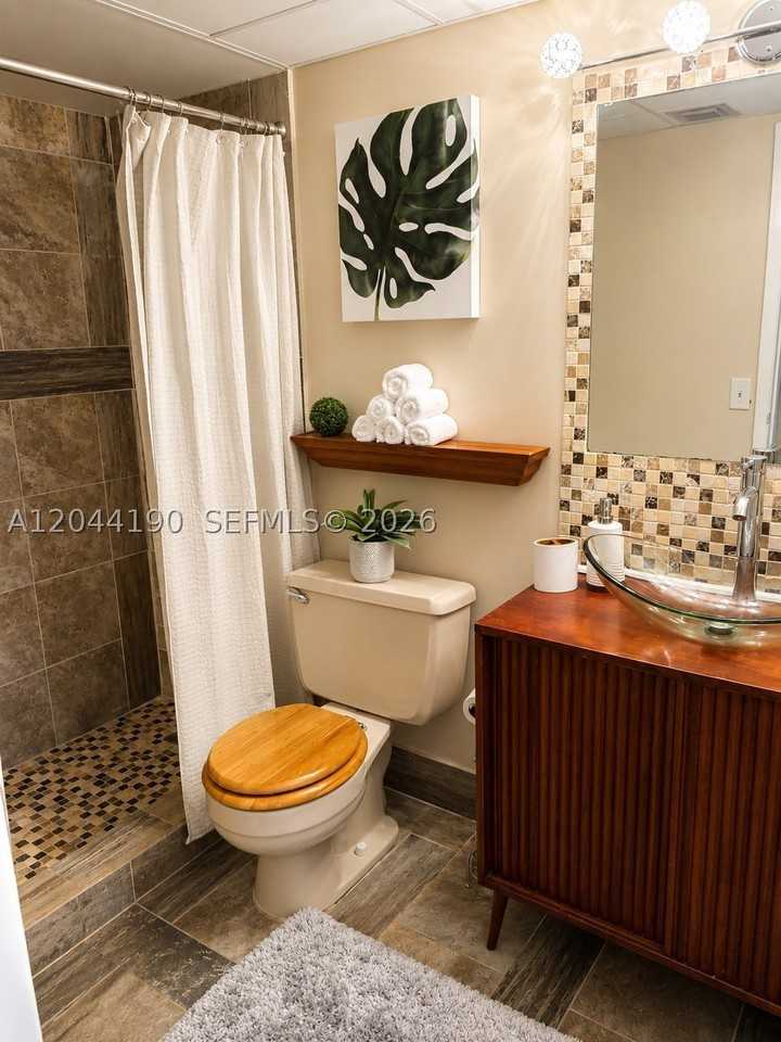 2821 Somerset Dr #312 - Photo 5 of 11