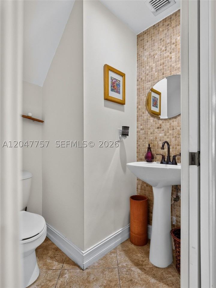 18843 Sw 26th St - Photo 7 of 50