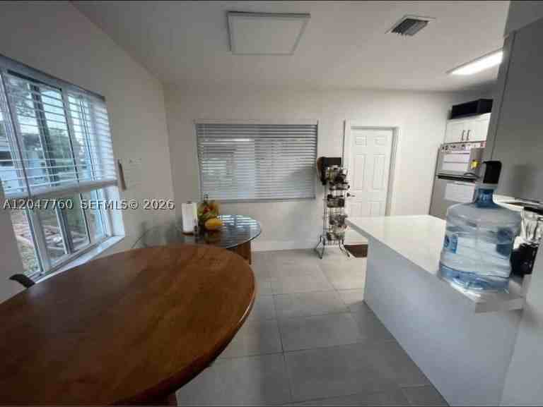 227 Sw 22nd Ave #227 - Photo 3 of 7