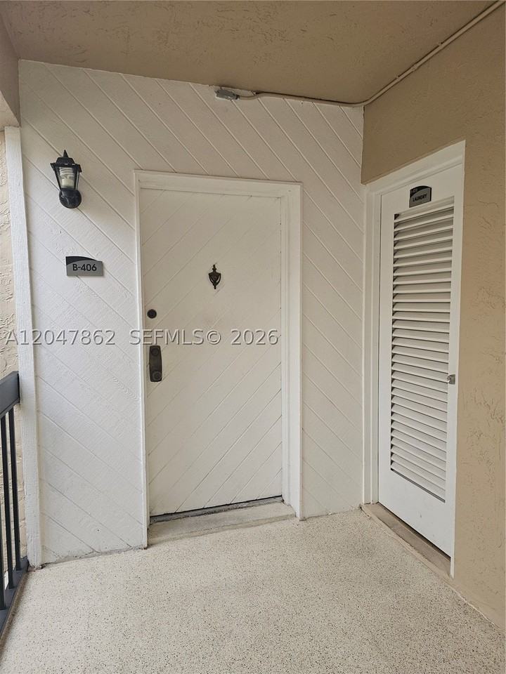 461 Ives Dairy Rd #406-2 - Photo 5 of 17
