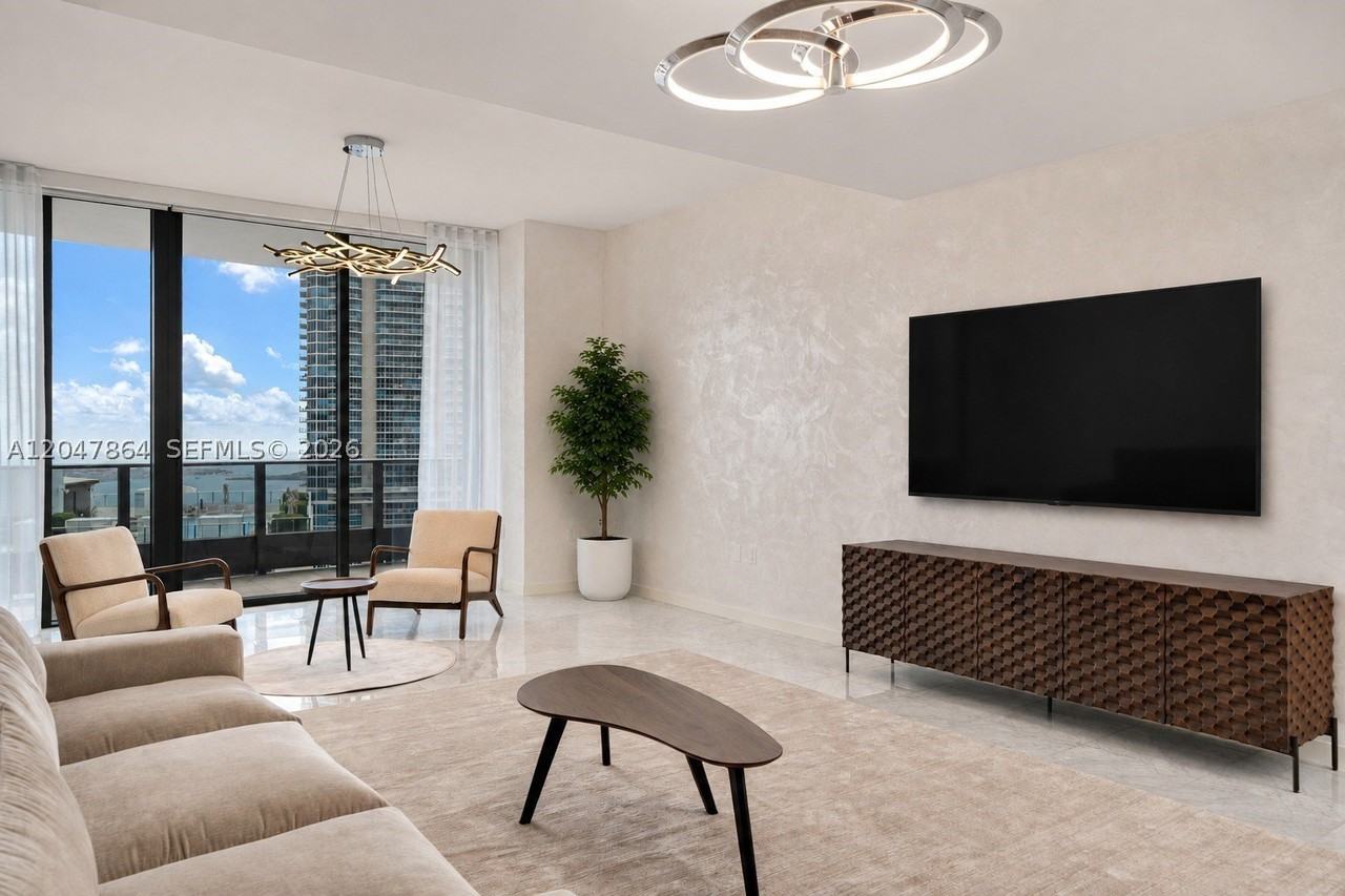 1000 Brickell Plz - Photo 2 of 37