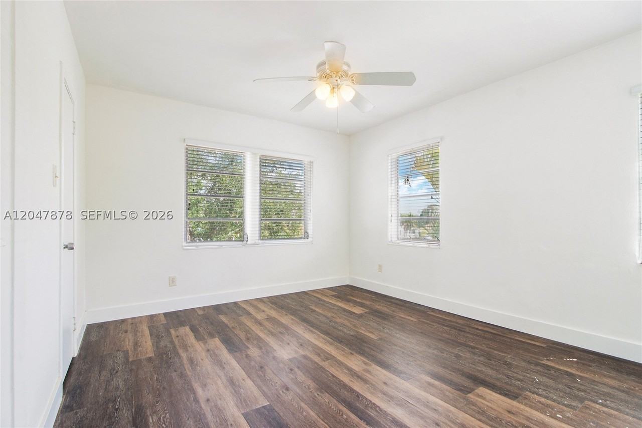 2352 Sw 26th Ln - Photo 2 of 9