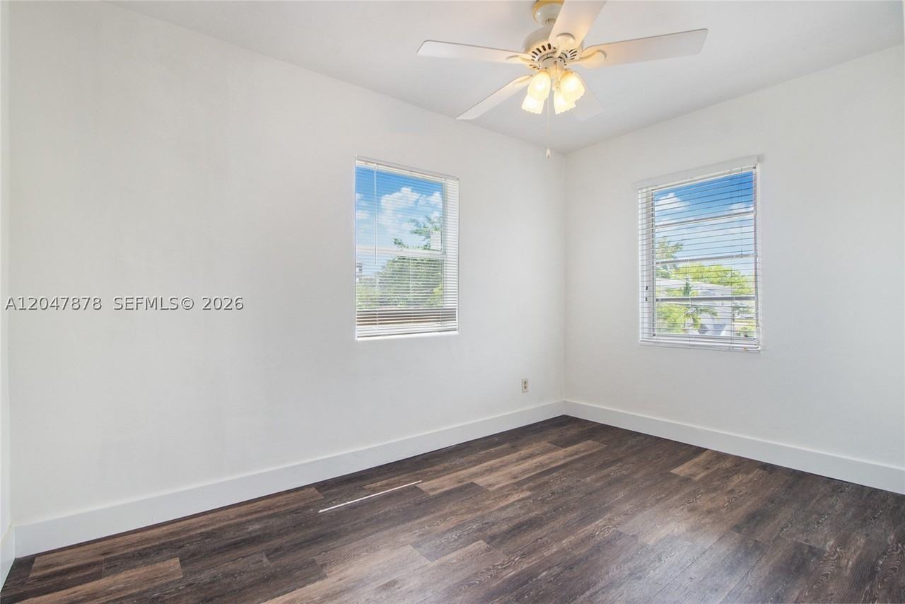 2352 Sw 26th Ln - Photo 3 of 9