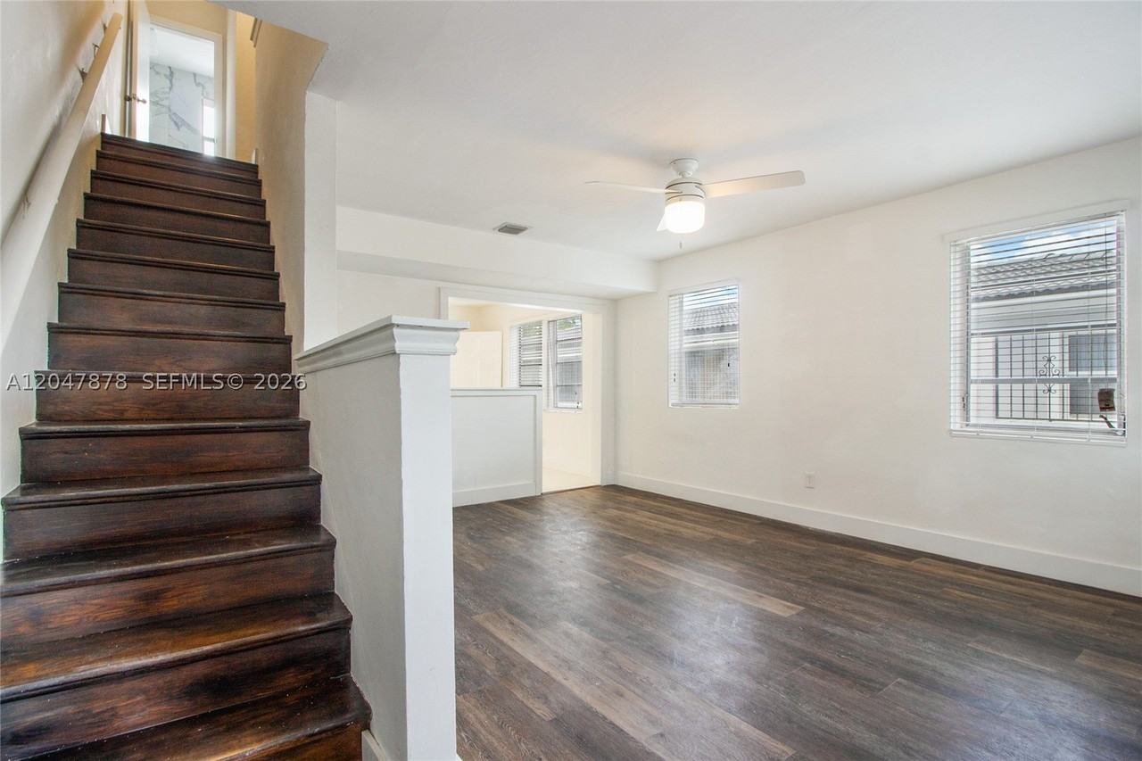 2352 Sw 26th Ln - Photo 4 of 9