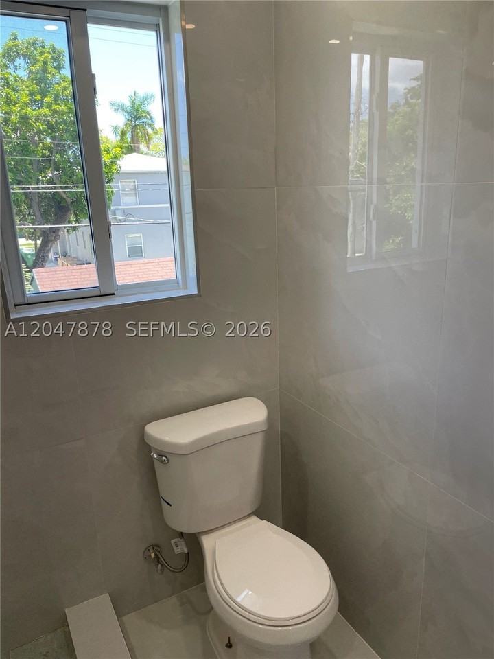 2352 Sw 26th Ln - Photo 6 of 9