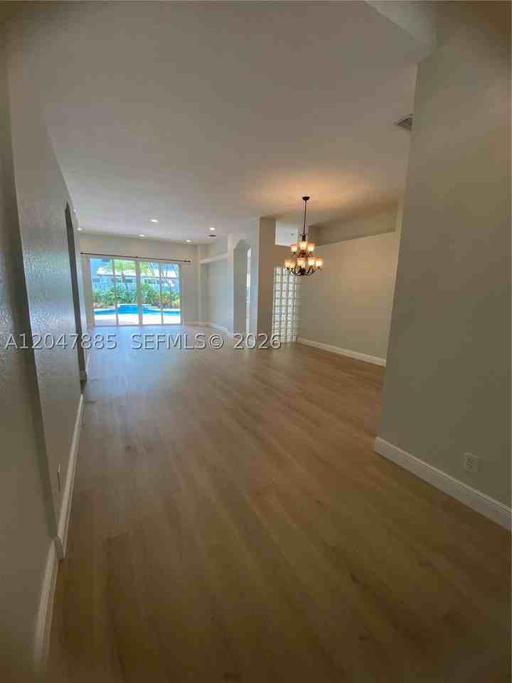 628 Sw 168th Ter #0 - Photo 4 of 40