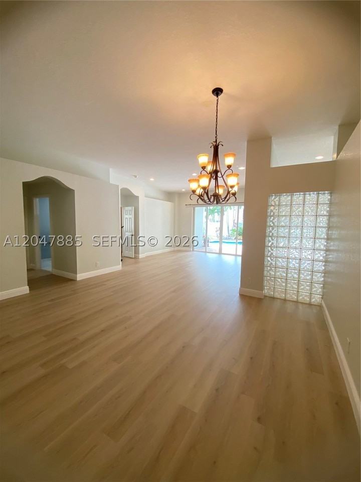 628 Sw 168th Ter #0 - Photo 6 of 40