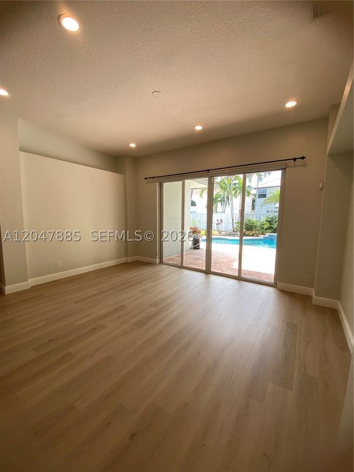 628 Sw 168th Ter #0 - Photo 7 of 40