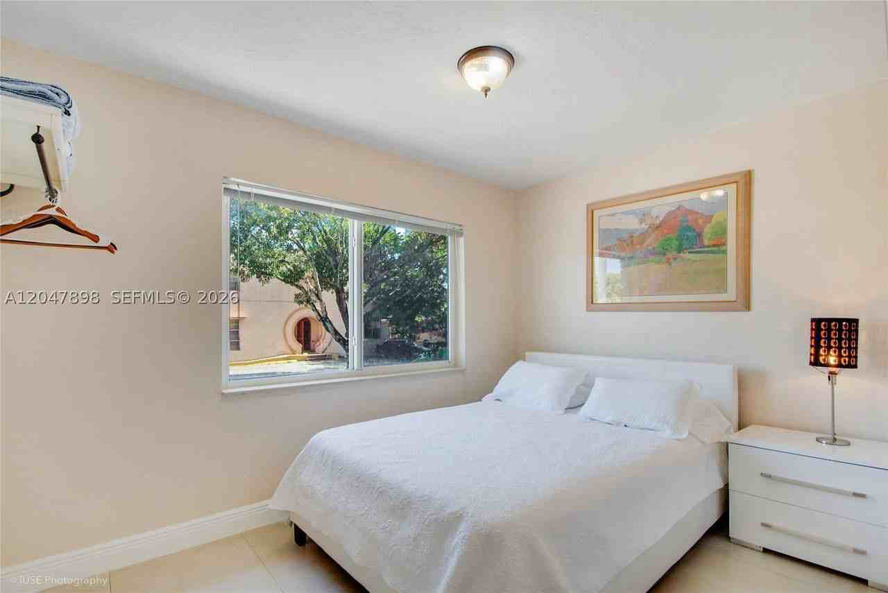 518 Sw 7th Ave #520 - Photo 2 of 12