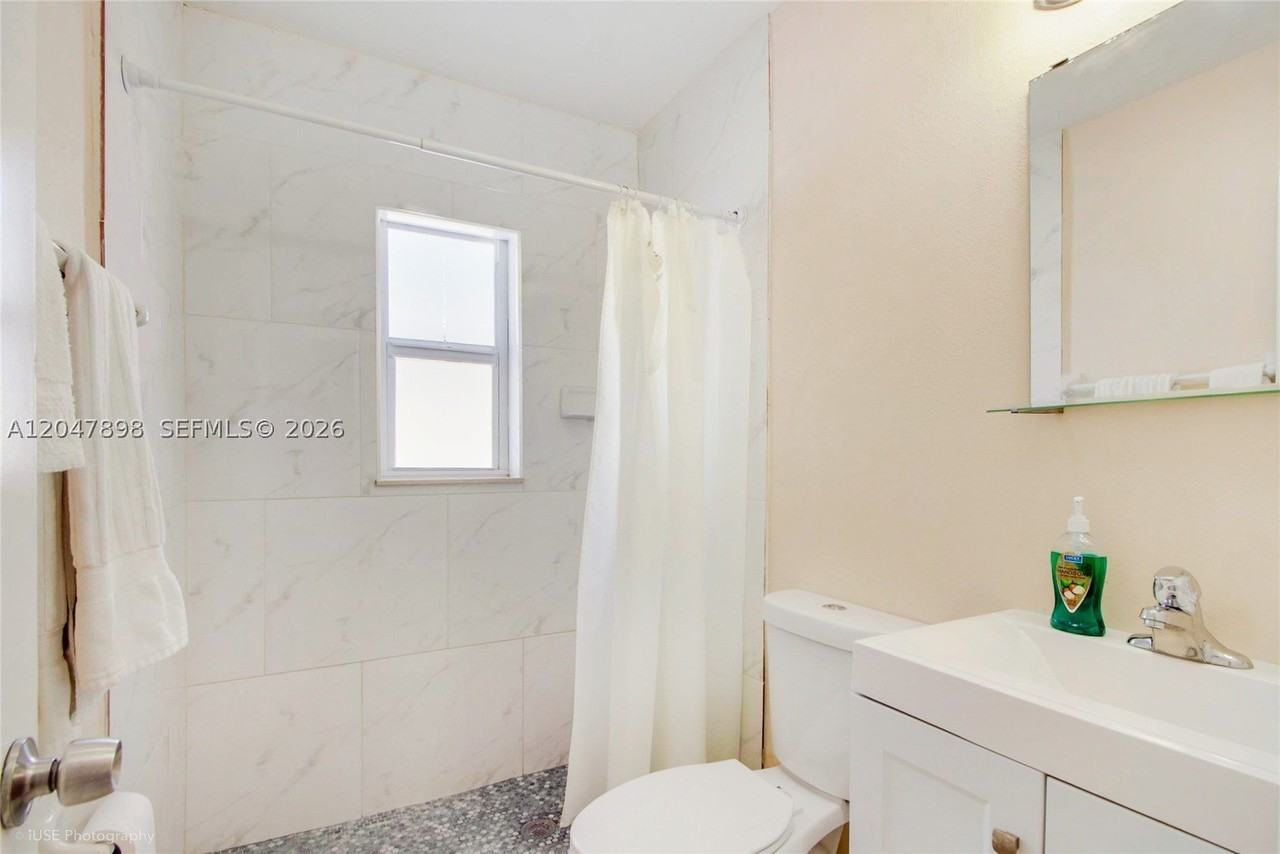 518 Sw 7th Ave #520 - Photo 4 of 12