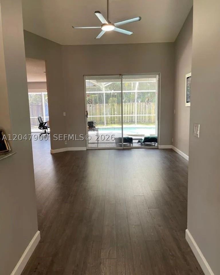 10644 Edinburgh St - Photo 2 of 17