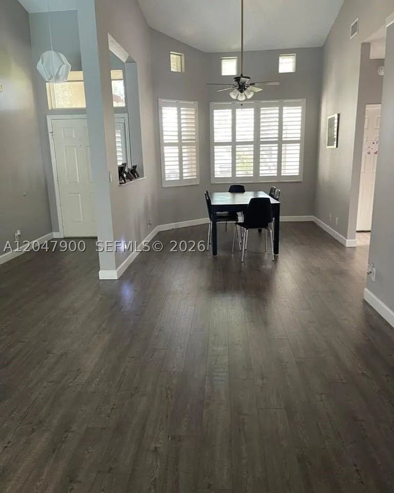10644 Edinburgh St - Photo 3 of 17