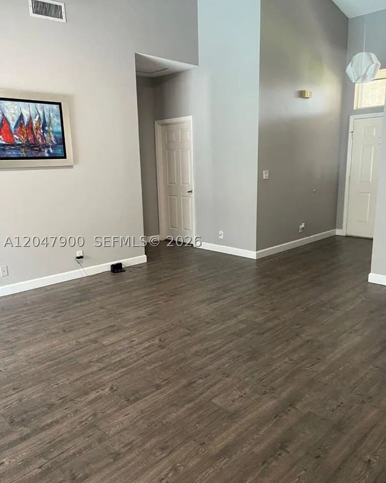 10644 Edinburgh St - Photo 4 of 17